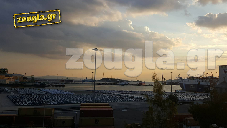 «Βούλιαξε» και πάλι το λιμάνι του Πειραιά από καινούργια αυτοκίνητα…